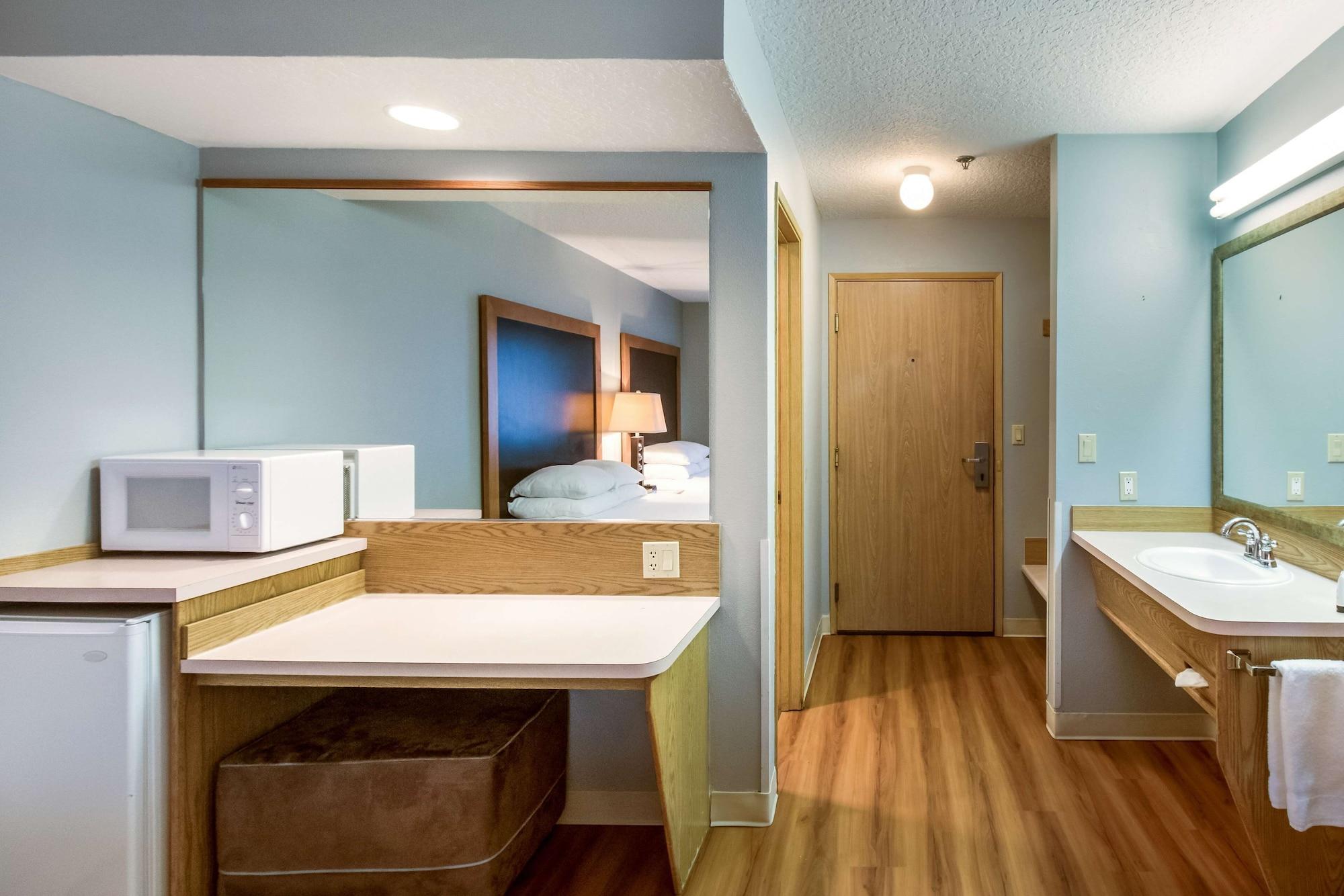 Red Lion Inn & Suites Сийсайд Екстериор снимка