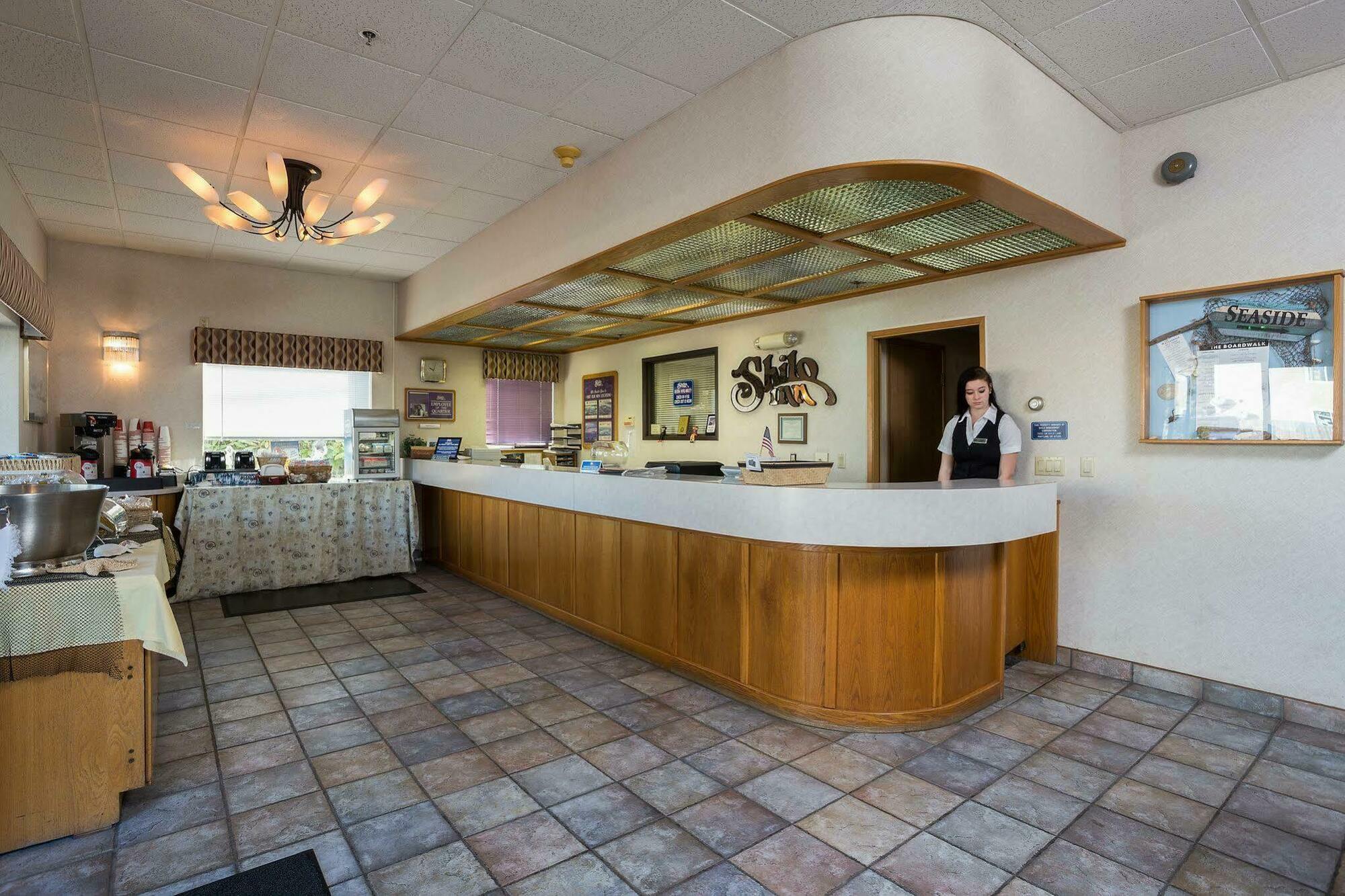 Red Lion Inn & Suites Сийсайд Екстериор снимка